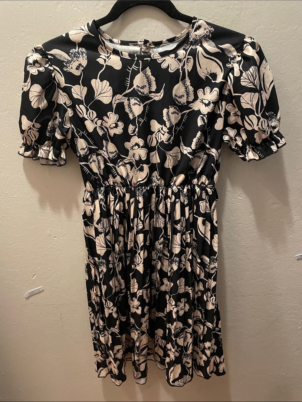 Floral Puff-Sleeve Black and Cream Dress Size medium